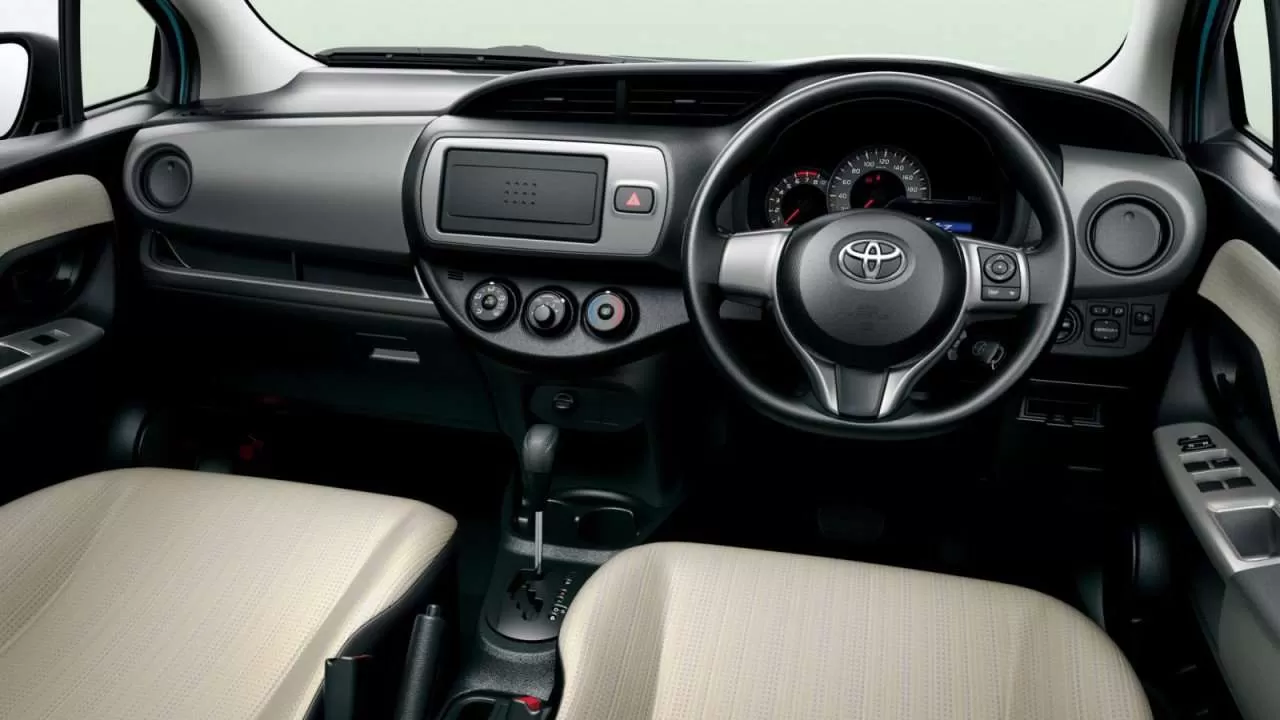 Замена масла Тойота Витц Toyota Vitz  пятидверный хэтчбек имеющий три поколения, последнее которое выпускается в Японии с 2010 года Компактный