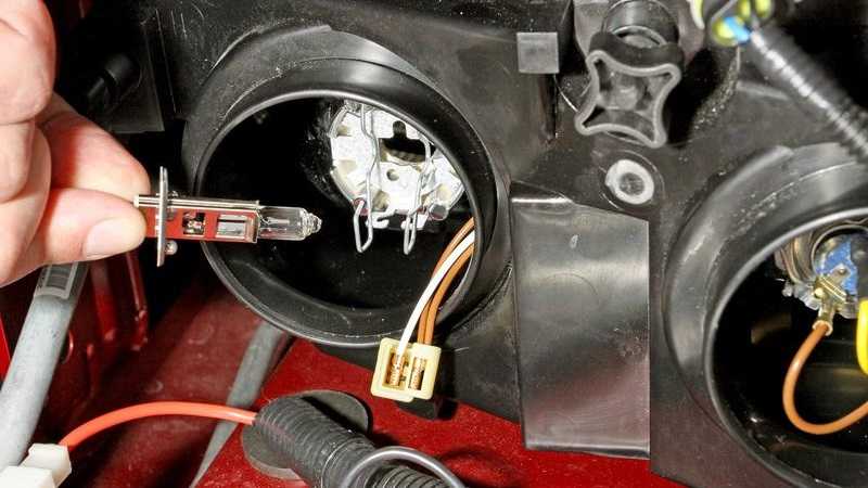 Порядок замены ламп в фарах автомобиля шевроле нива
порядок замены ламп в фарах автомобиля шевроле нива