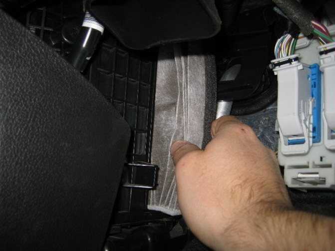Как поменять салонный фильтр на форд фокус 3