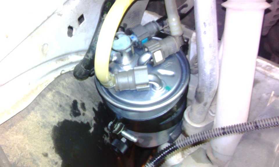 Процесс замены топливного фильтра в авто renault scenic 2 (дизель) - автомастер
