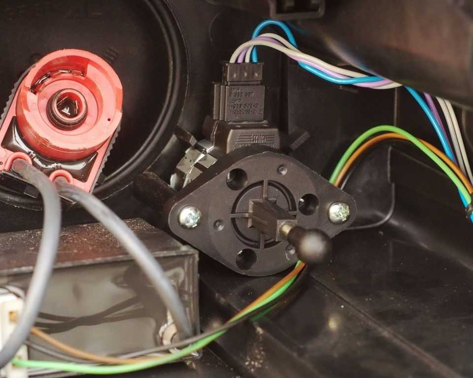 Автоматический и электромеханический корректор фар: почему не работает, ремонт и установка