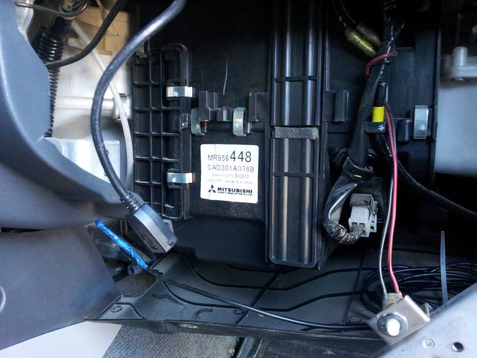 Замена салонного фильтра мицубиси паджеро спорт | авто брянск