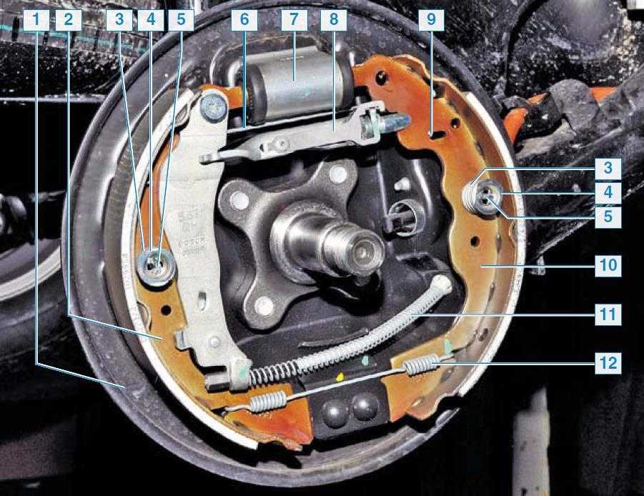 Замена колодок дисковых тормозных механизмов задних колес
