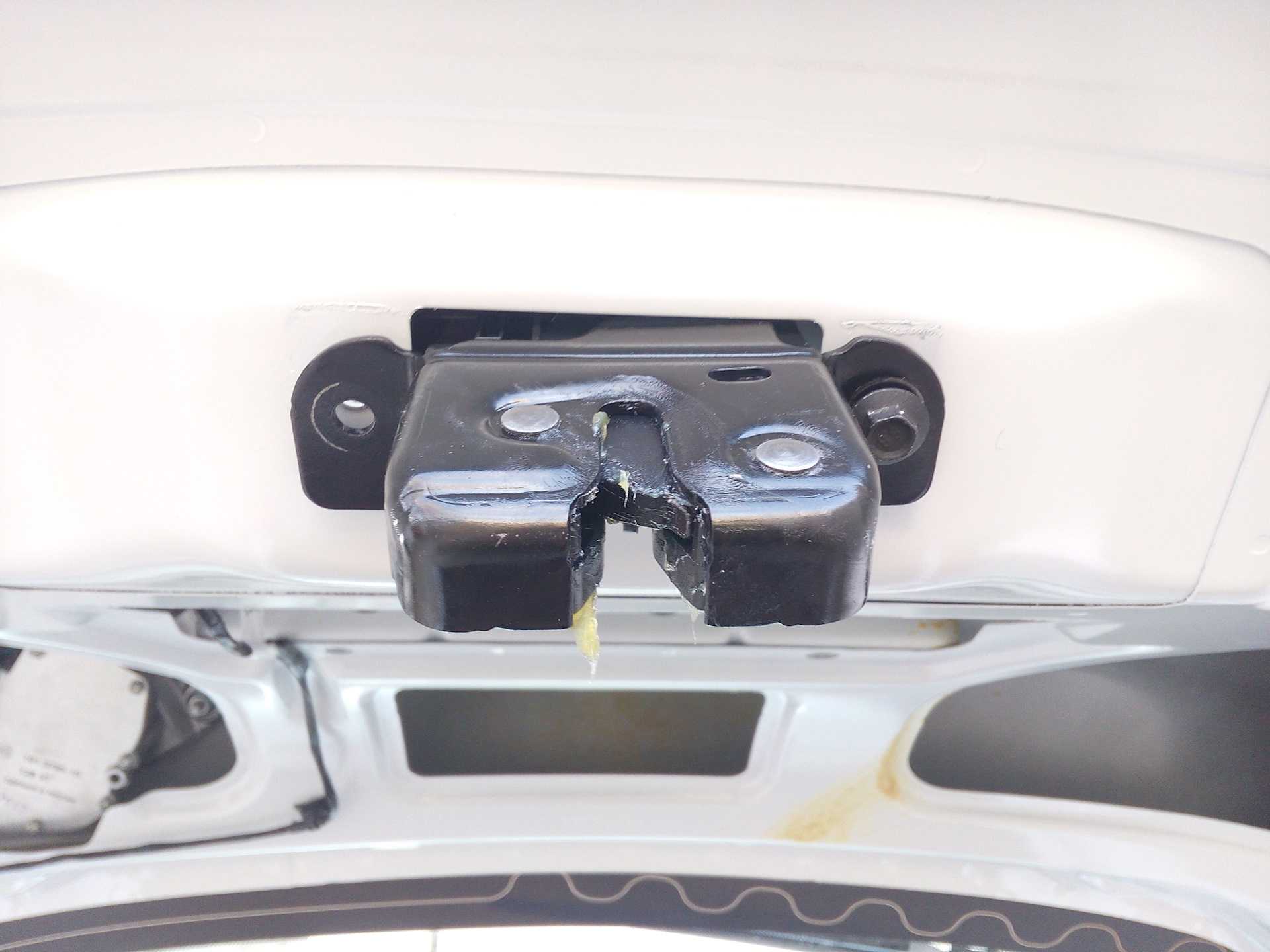 Как отрегулировать крышку багажника на гранте седан