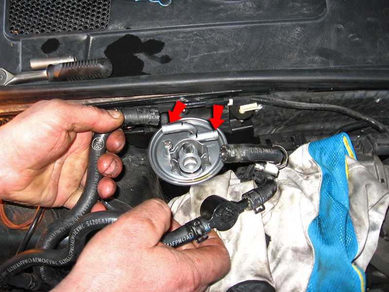 Процедура замены топливного фильтра в бензиновом двигателе audi а6 с4 в картинках