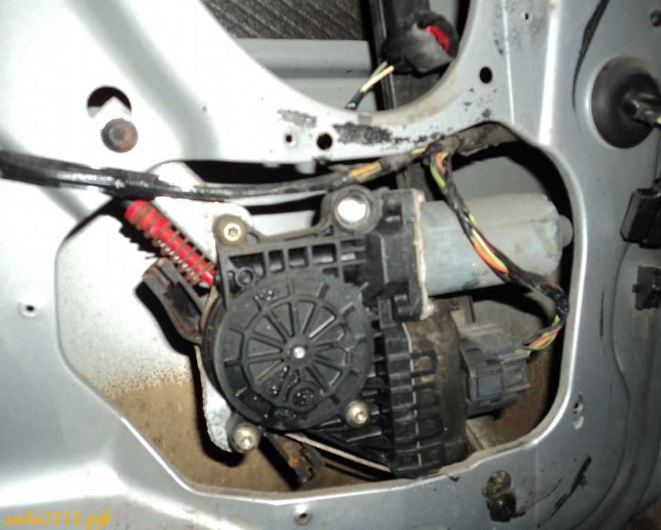 Как работает моторчик у стеклоподъемника? замена или ремонт?
