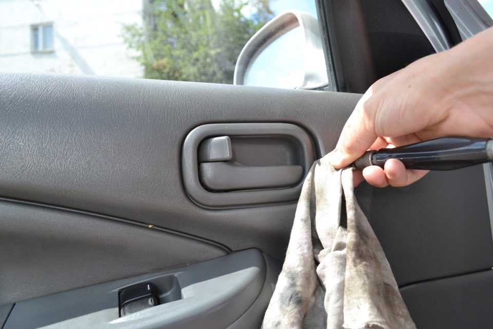 Как снять обшивку двери ниссан альмера классик — проведение разборки передней и задней панели