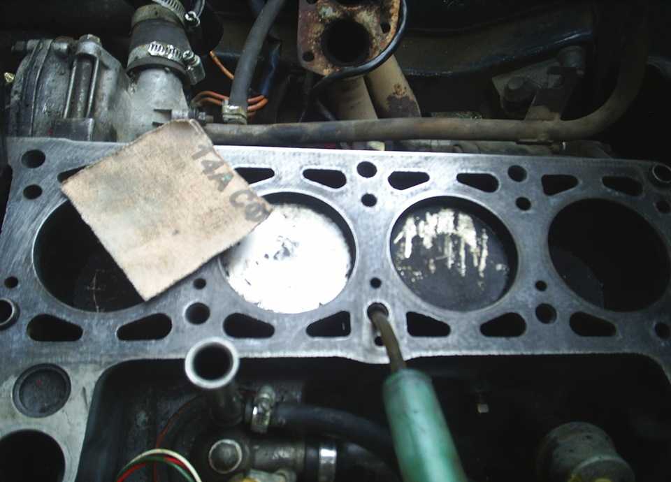Замена прокладки головки блока цилиндров на автомобиле ваз 2107 с карбюраторным двигателем