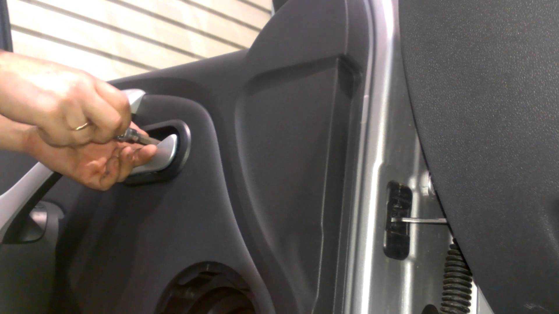 Лада ларгус снятие обшивки передней двери — как снять багажник, разобрать заднюю панель