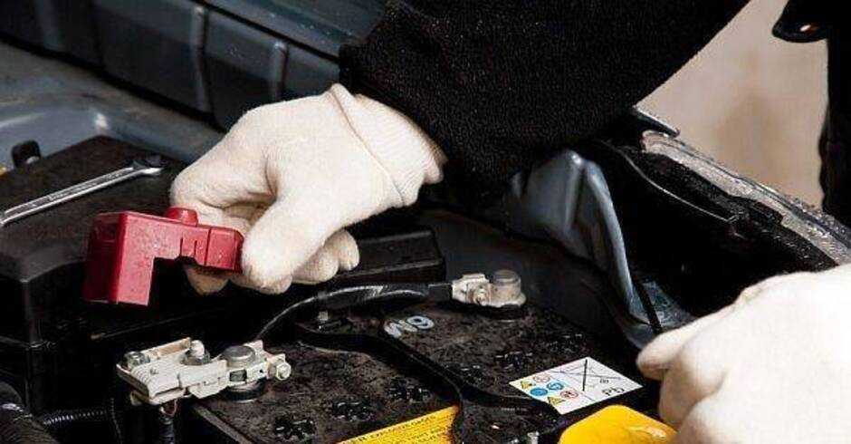Как снять аккумулятор с машины с сигнализацией: как правильно отключить и изъять акб из автомобиля (описание и видео процесса)