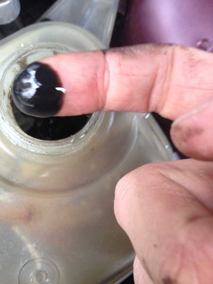 Почему масло в тосоле двигателя ваз 2106