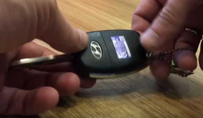 Замена батарейки в ключе хендай солярис. фото, инструкция как поменять батарейку в ключе солярис | ремонт авто - заказ запчастей