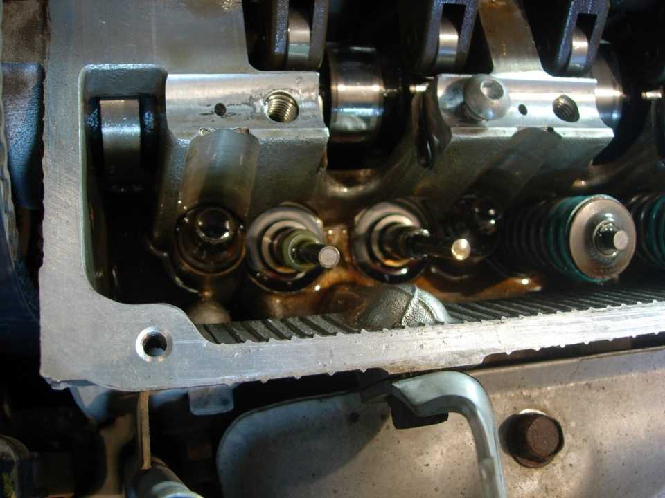 Mitsubishi lancer ix 1.6i:   замена колец и колпачков двигателя