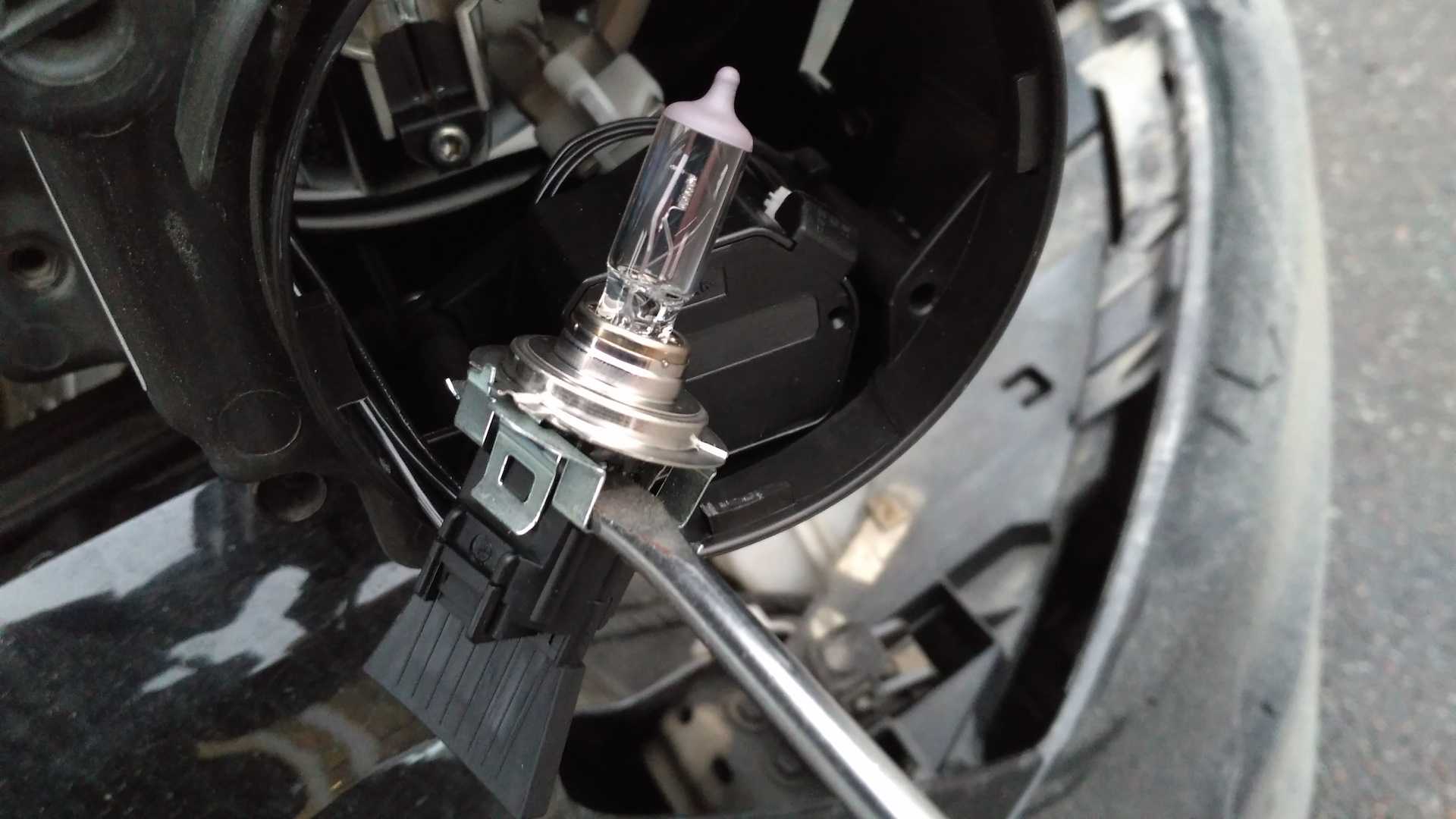 Замена ламп в заднем фонаре volkswagen polo седан