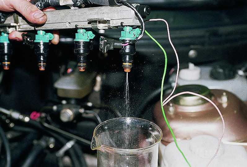 Как промыть форсунки без снятия с двигателя? два метода промывки инжектора своими руками