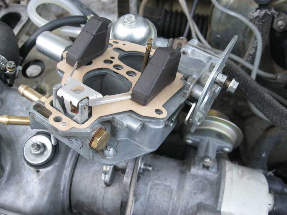 Почему двигатель заглох после нажатия на педаль газа Полная версия статьи имеется на нашем сайте twokarburators, в разделе Неисправности в работе