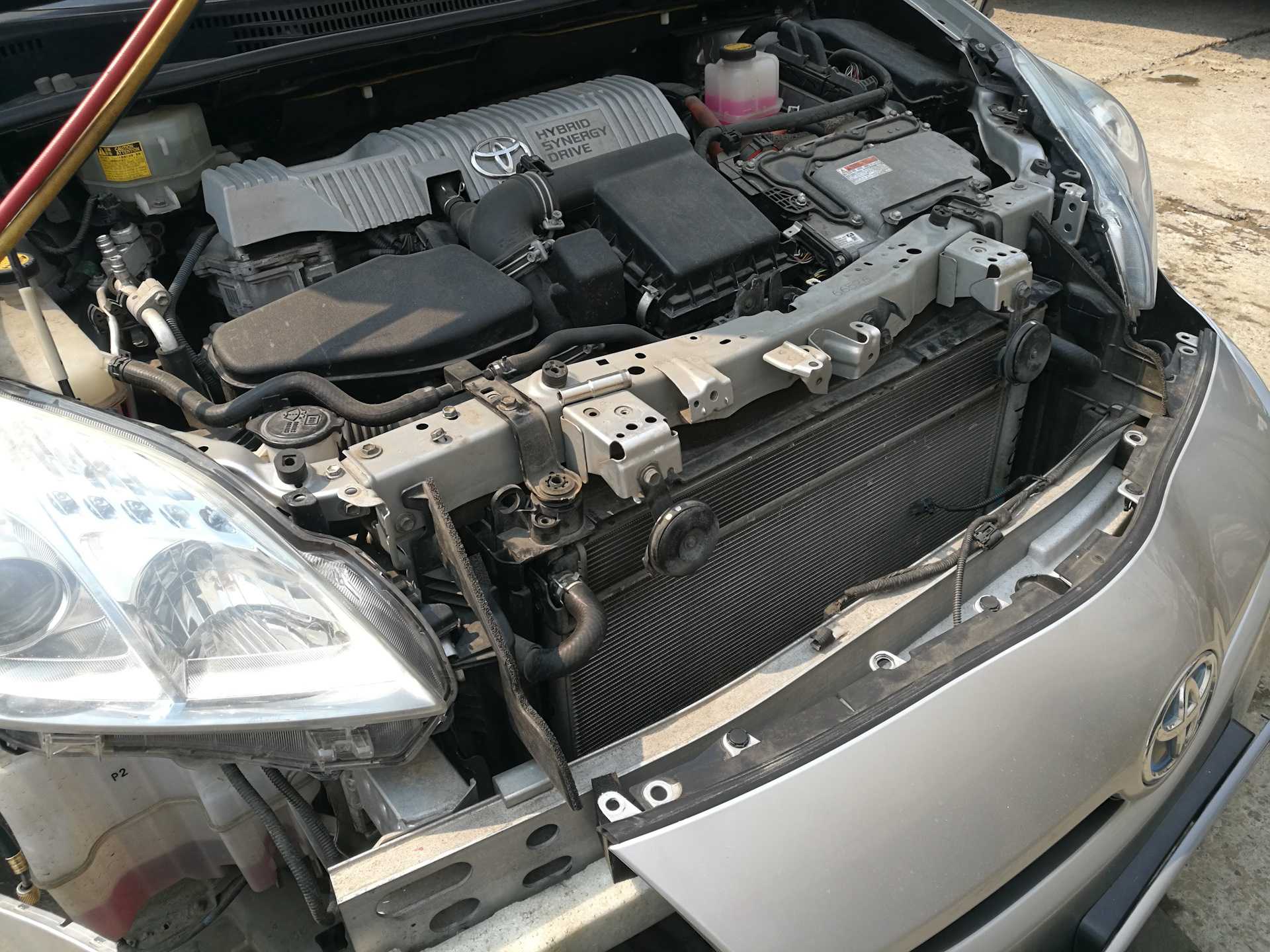 Toyota avensis - замена радиатора охлаждения своими руками