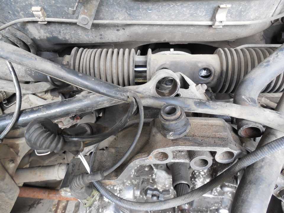 Как выполняется ремонт рулевой рейки ауди 100: признаки и причины неисправности