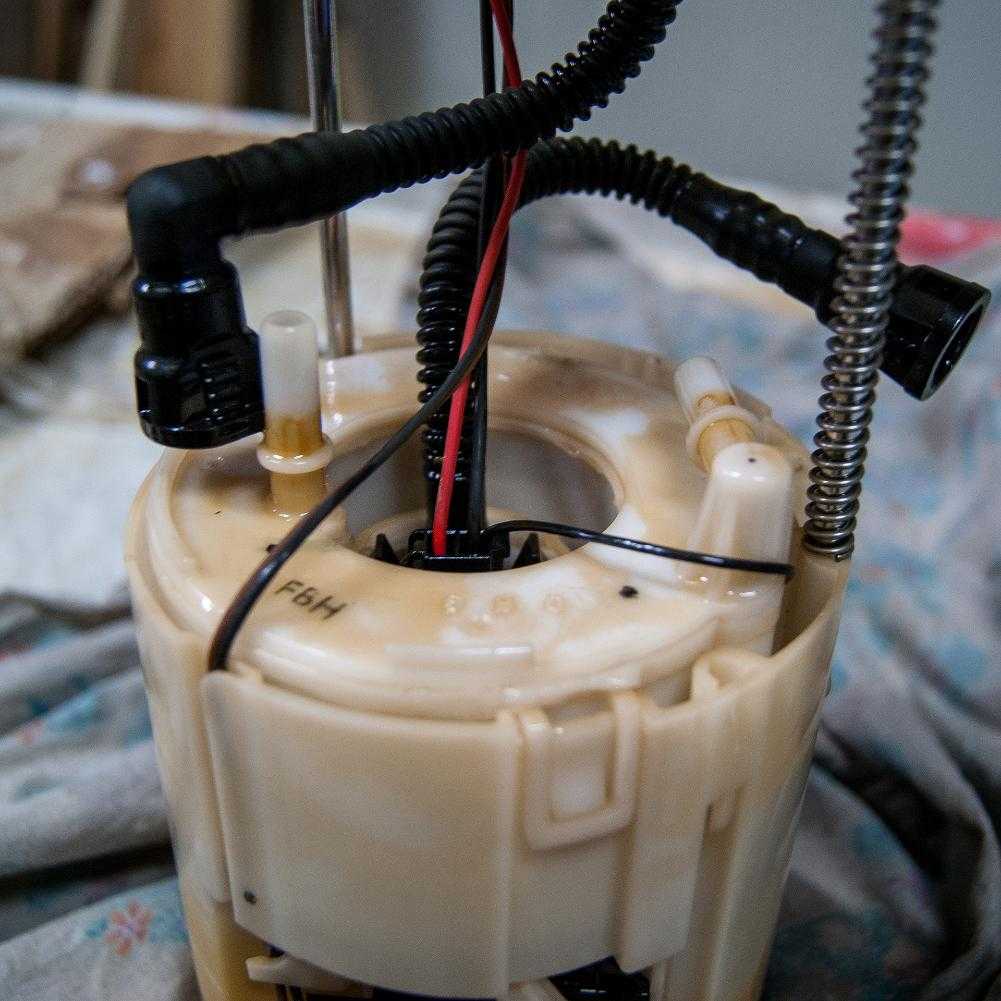Процесс замены топливного фильтра на опель зафира