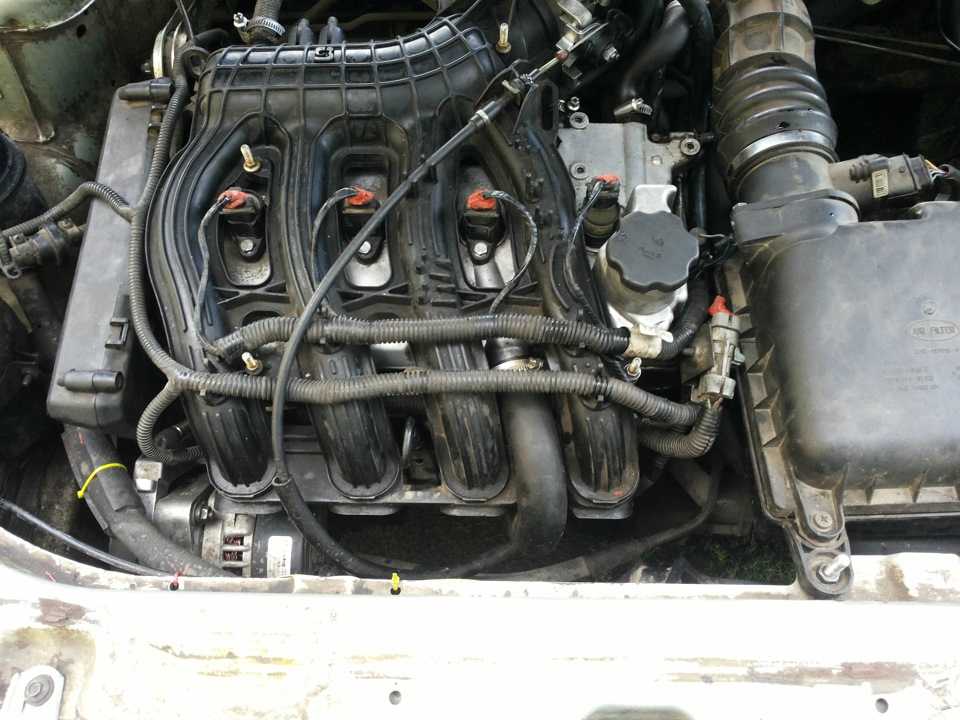 Почему троит 2110. 16 Клапанов инжектор 124 мотор. ВАЗ 2112 124 мотор катушка. Катушка зажигания ВАЗ 124 мотор. Троит двигатель 16 клапанный ВАЗ 2112.