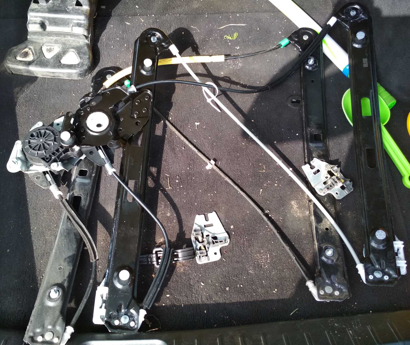 Как работает моторчик у стеклоподъемника? замена или ремонт?