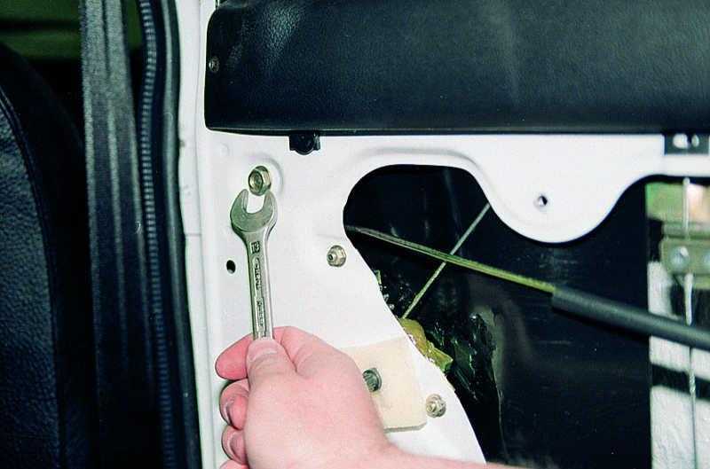Пошаговая инструкция для снятия обшивки на дверях ваз 2107 - авто мастеру