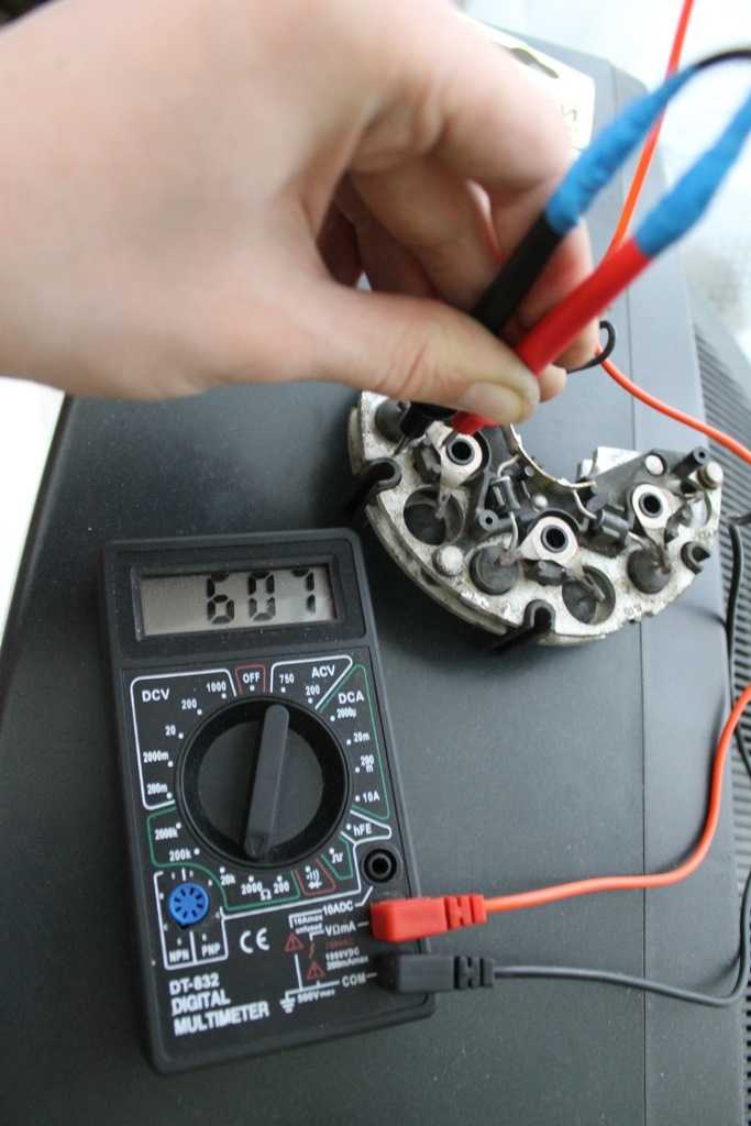 Как проверить зарядку генератора мультиметром на автомобиле